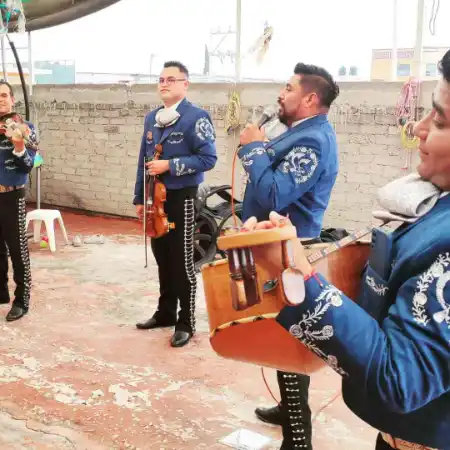 Mariachis en Chimalhuacán serenatas